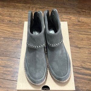 UGG Women's Varney Ankle Boot